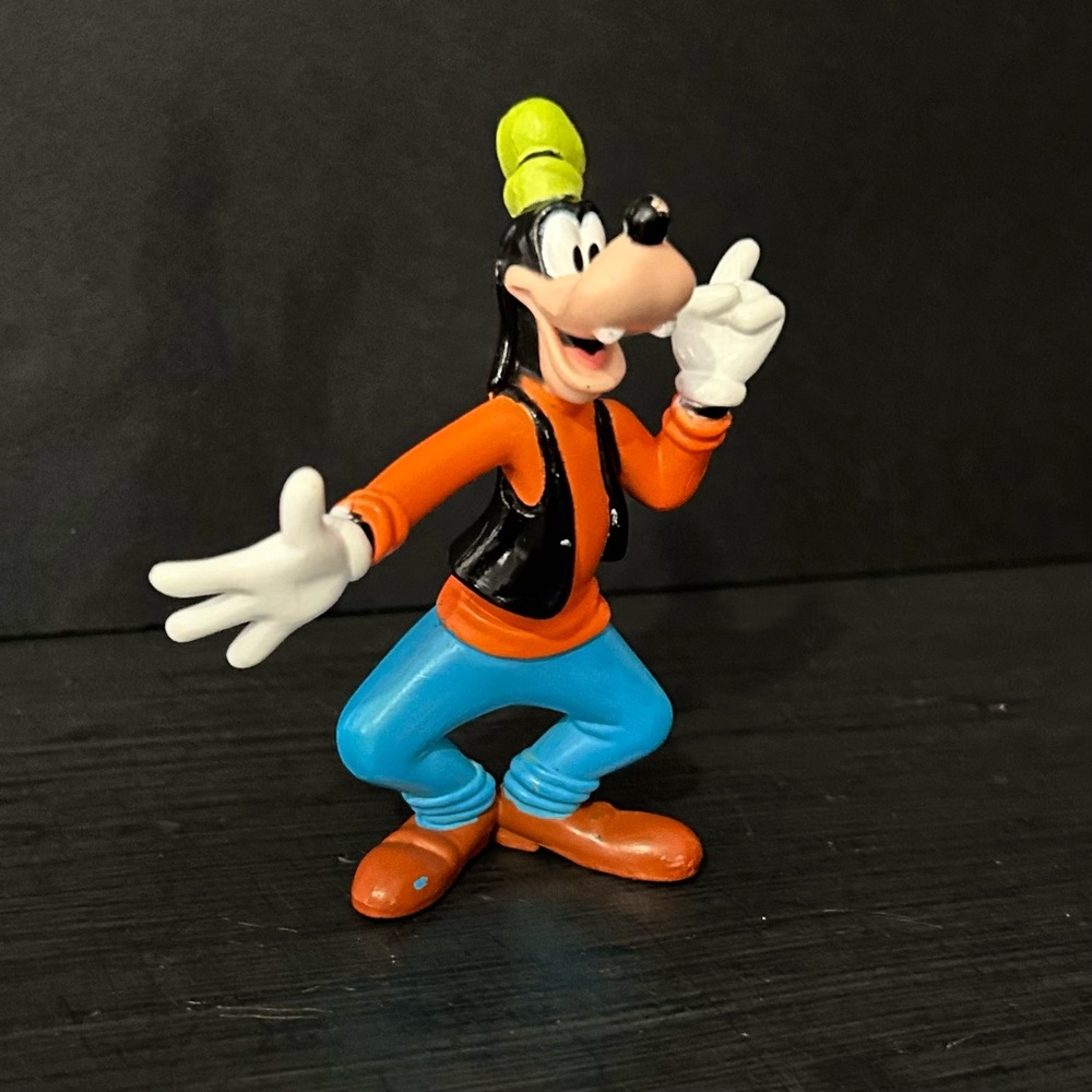 Disney Goofy PVC figure, Collectible or Cake Topper, 4 Inches High
